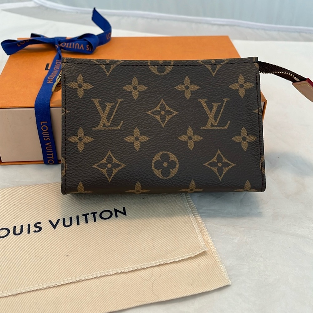 Louis Vuitton Monogram Toiletry 15